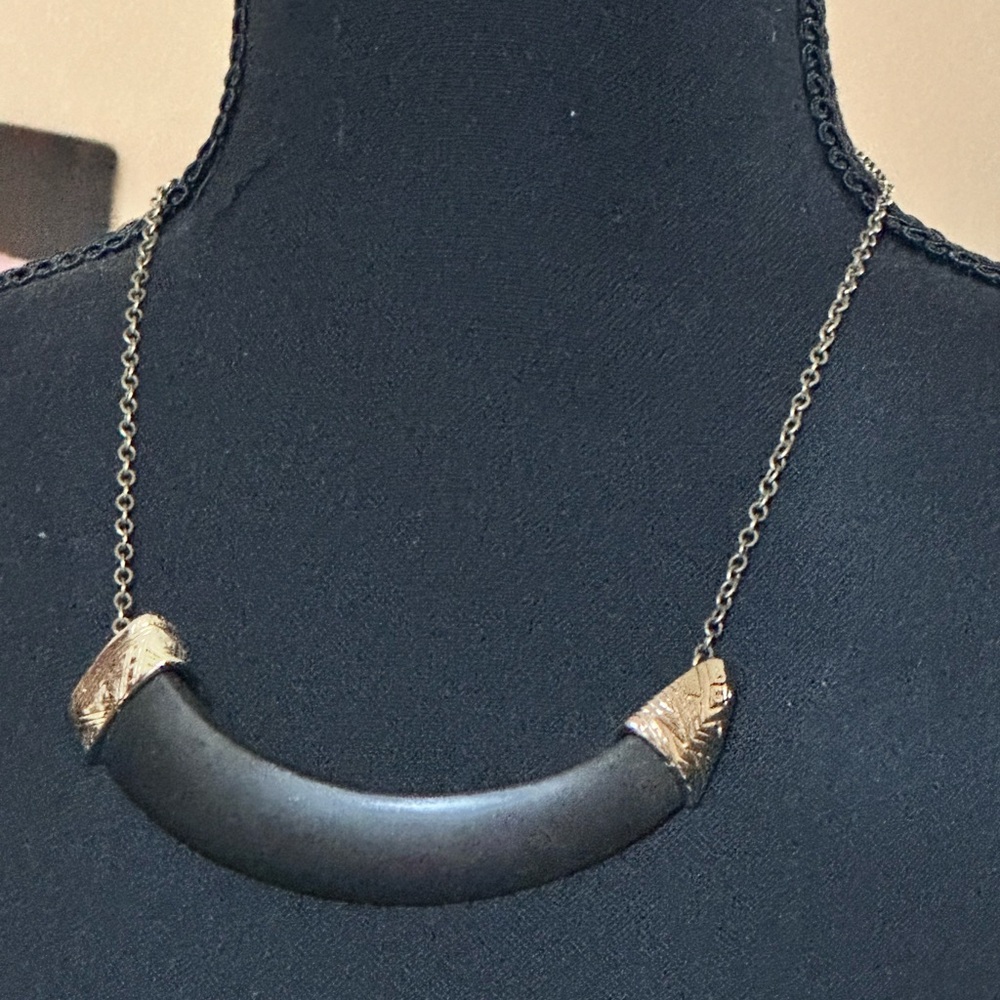 Chic Black and Gold Necklace